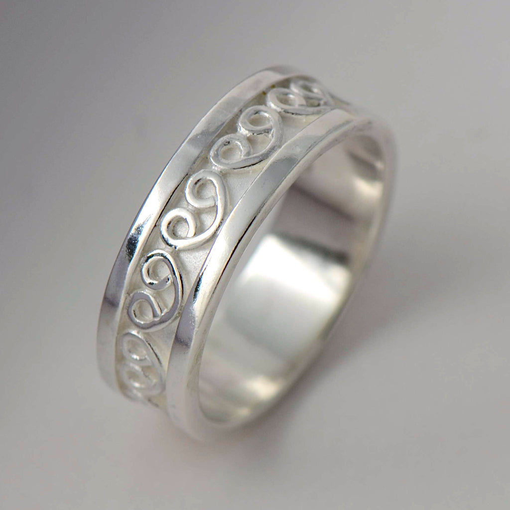 Sterling silver love- hearts patterned ring band