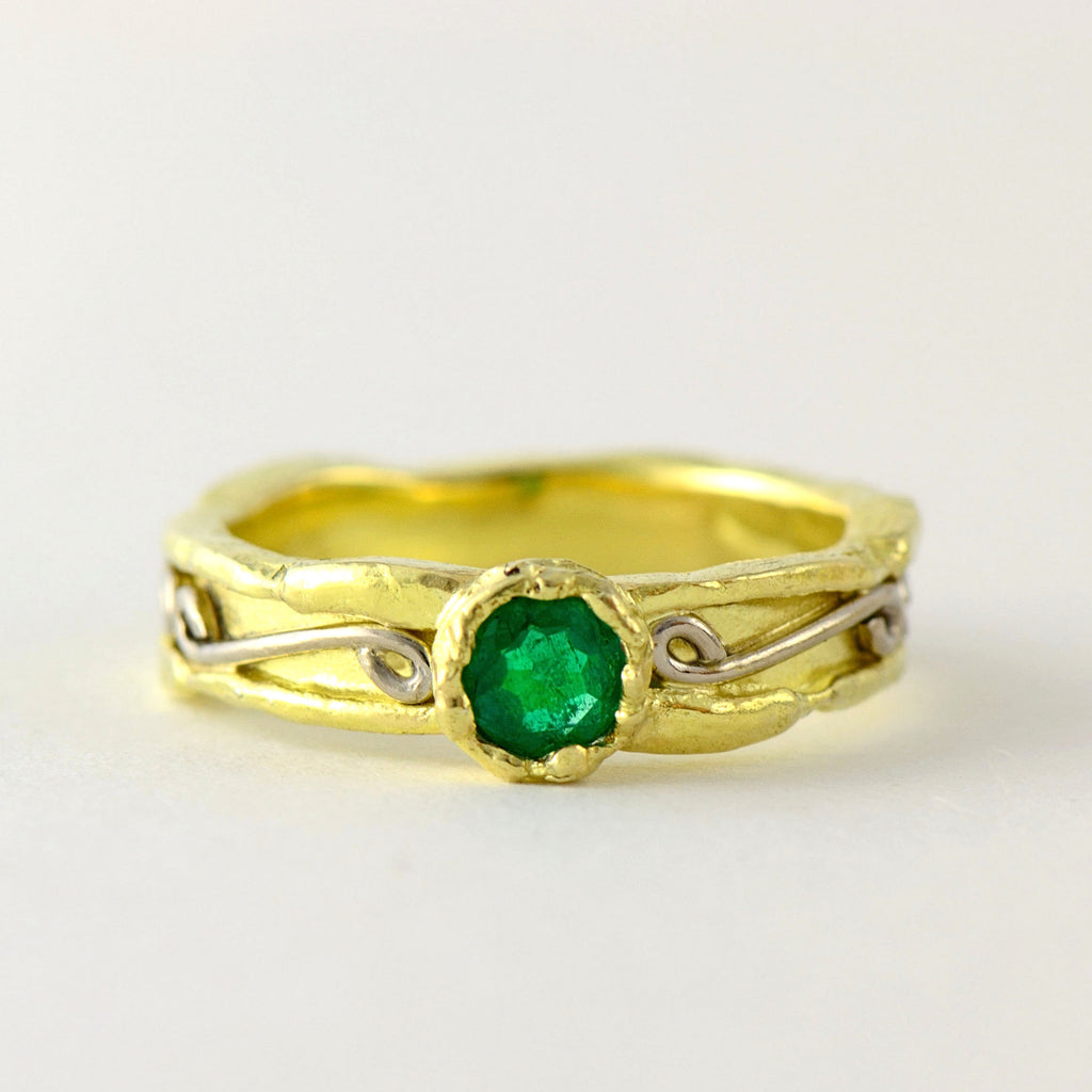 emerald solitaire gold ring 