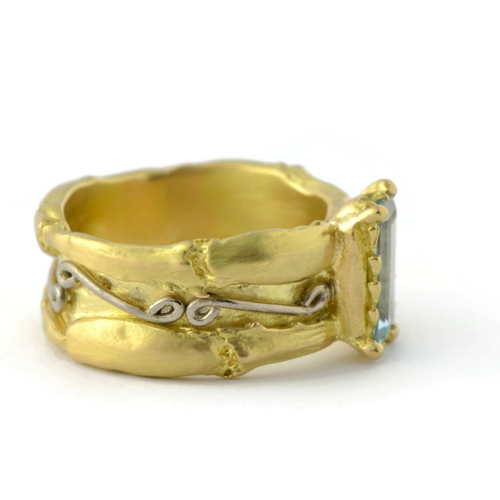 Aquamarine and 18 ct gold ring - Contemporary rings - insect inspire jewellery
