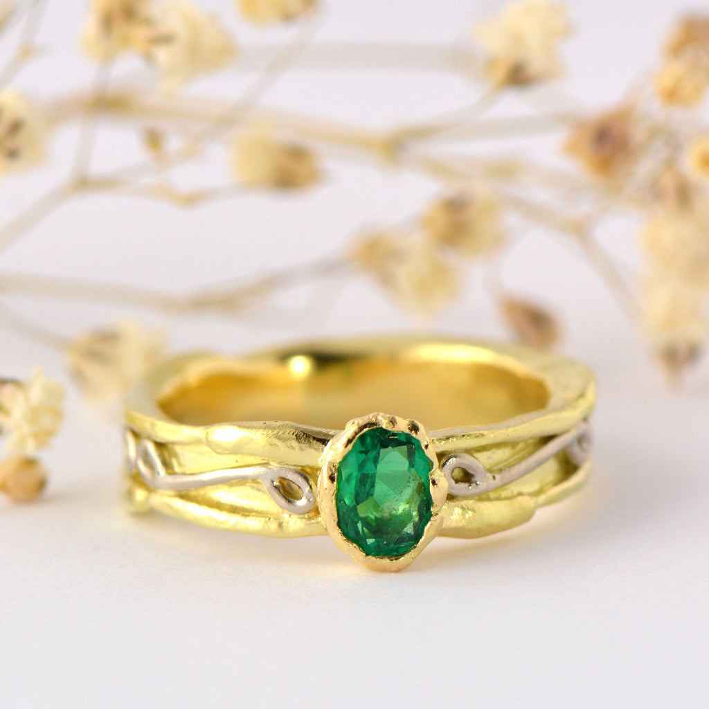 emerald engagement ring 