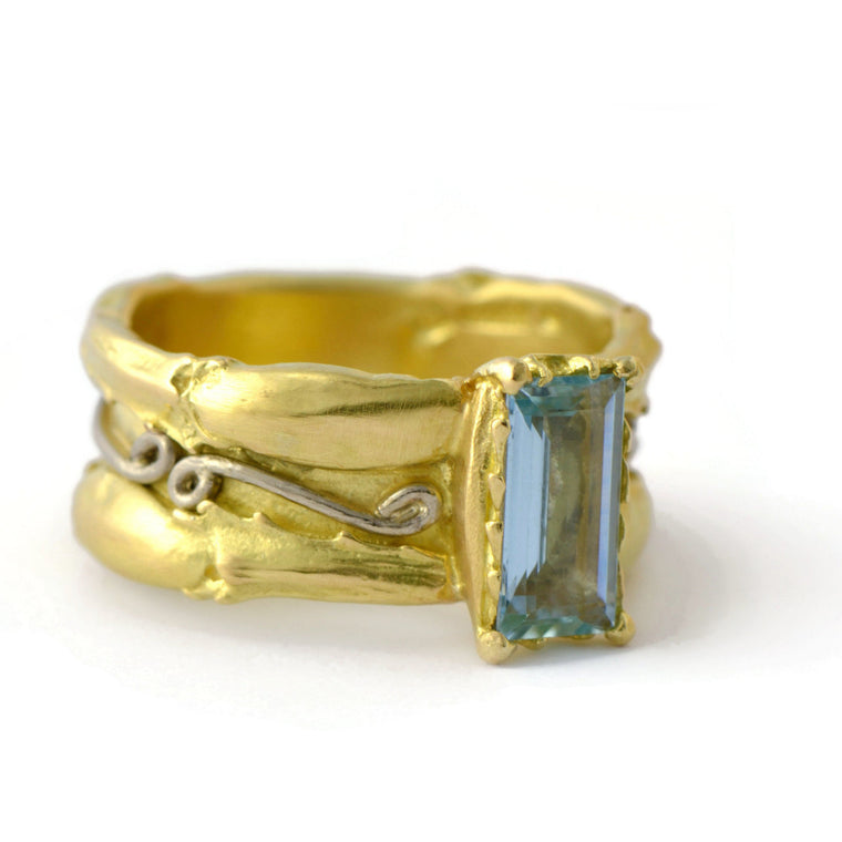Aquamarine and 18 ct gold ring - Contemporary rings - insect inspire jewellery