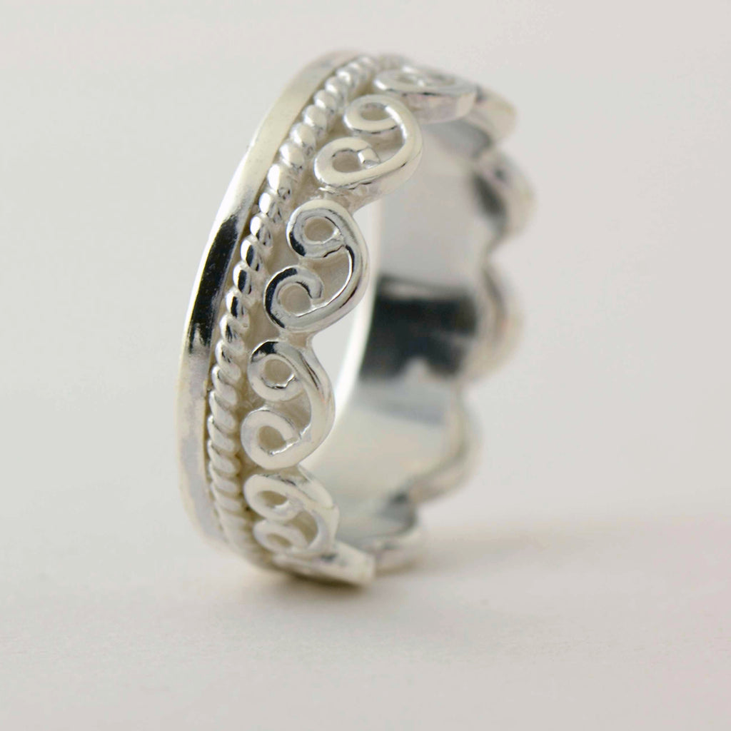 Silver ring band with wheat and hearts pattern