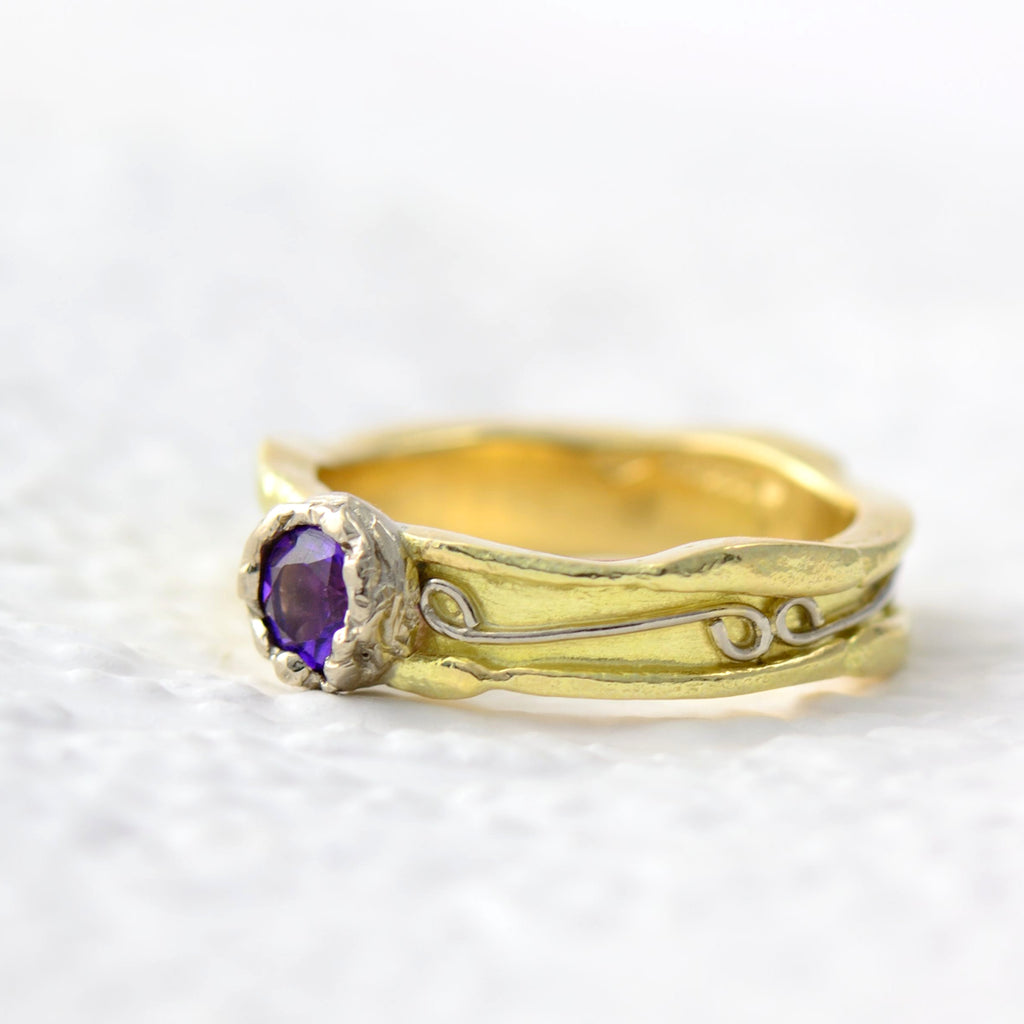 solitaire gold ring 