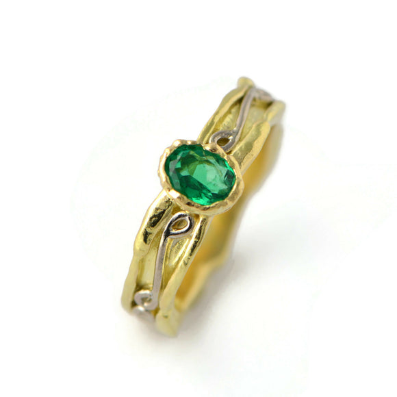 Colombian emerald and solid yellow gold ring 